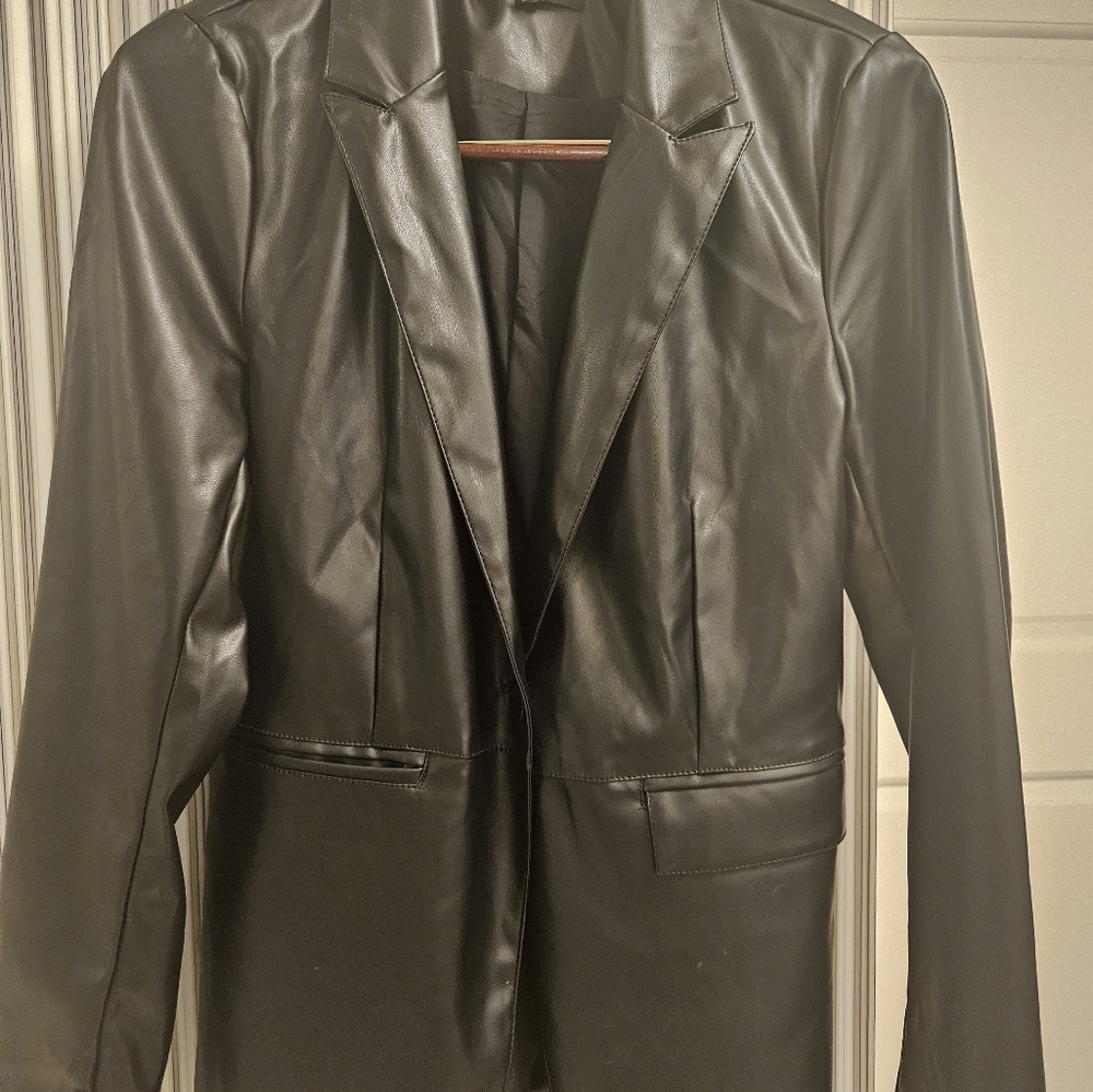 Laundry by Shelli Segal size M leather like jacket great gift
